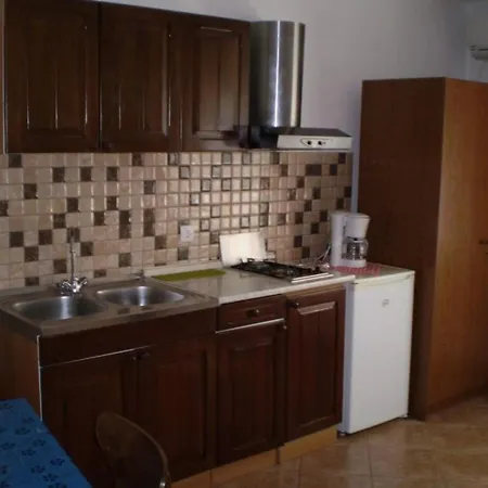 Tina - With Terrace Apartament *